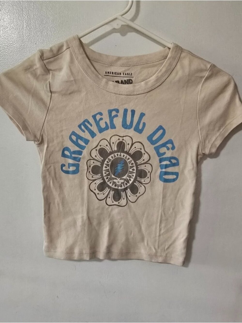 Women’s Small Beige Graphic Band Shirt